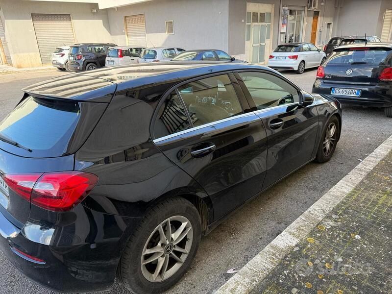 Nero Usata 2020 Mercedes A180 Due volumi | 23.500 € (Molto cara) - Immagine 1/4