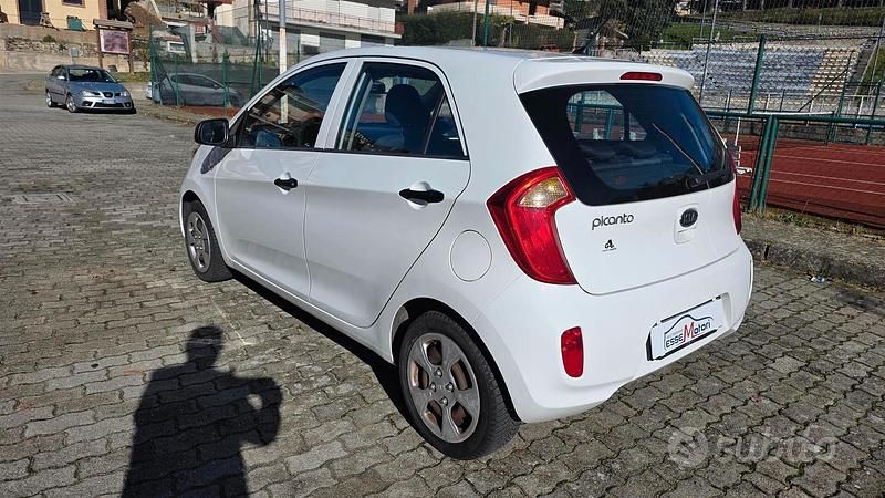 Usata Kia Picanto Style 69 CV (50 kW) 2012 Bianco Utilitaria