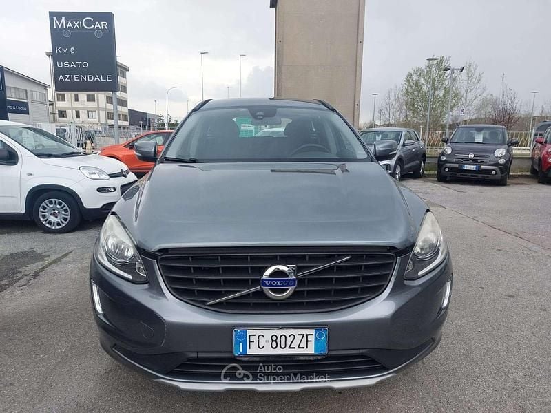 Usado Volvo XC60 Kinetic 150 HP (110 kW) 2016 Cinzento SUV