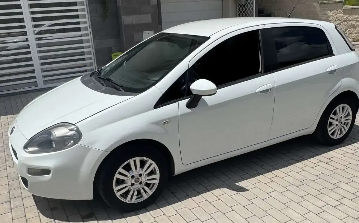 Usata Fiat Grande Punto S 69 CV (50 kW) 2012 Bianco Utilitaria