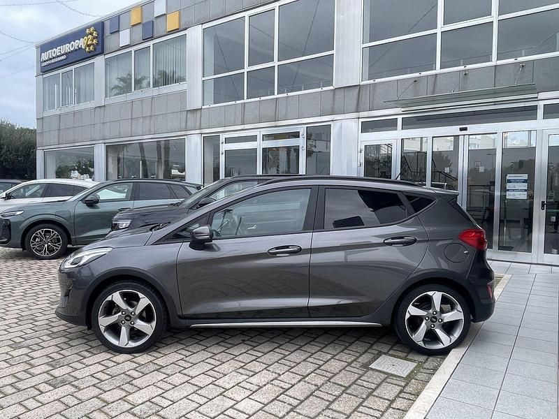 Usata Ford Fiesta Active 86 CV (63 kW) 2018 Grigio Berlina