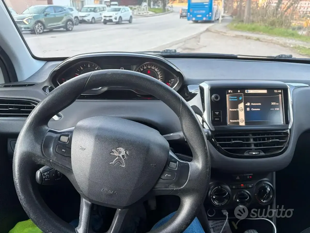 Usata Peugeot 208 Active 68 CV (50 kW) 2013 Bianco Utilitaria