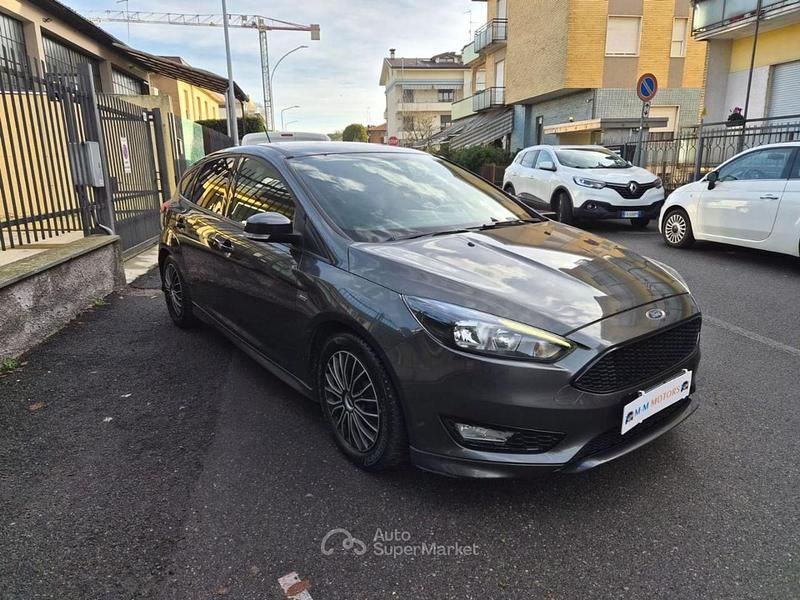 Usata Ford Focus ST-Line 120 CV (88 kW) 2017 Grigio Berlina