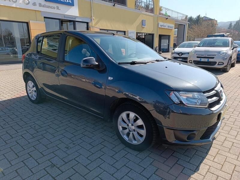 Nero Usata 2015 Dacia Sandero Lauréate Due volumi | 6900 € (Cara) - Immagine 1/4