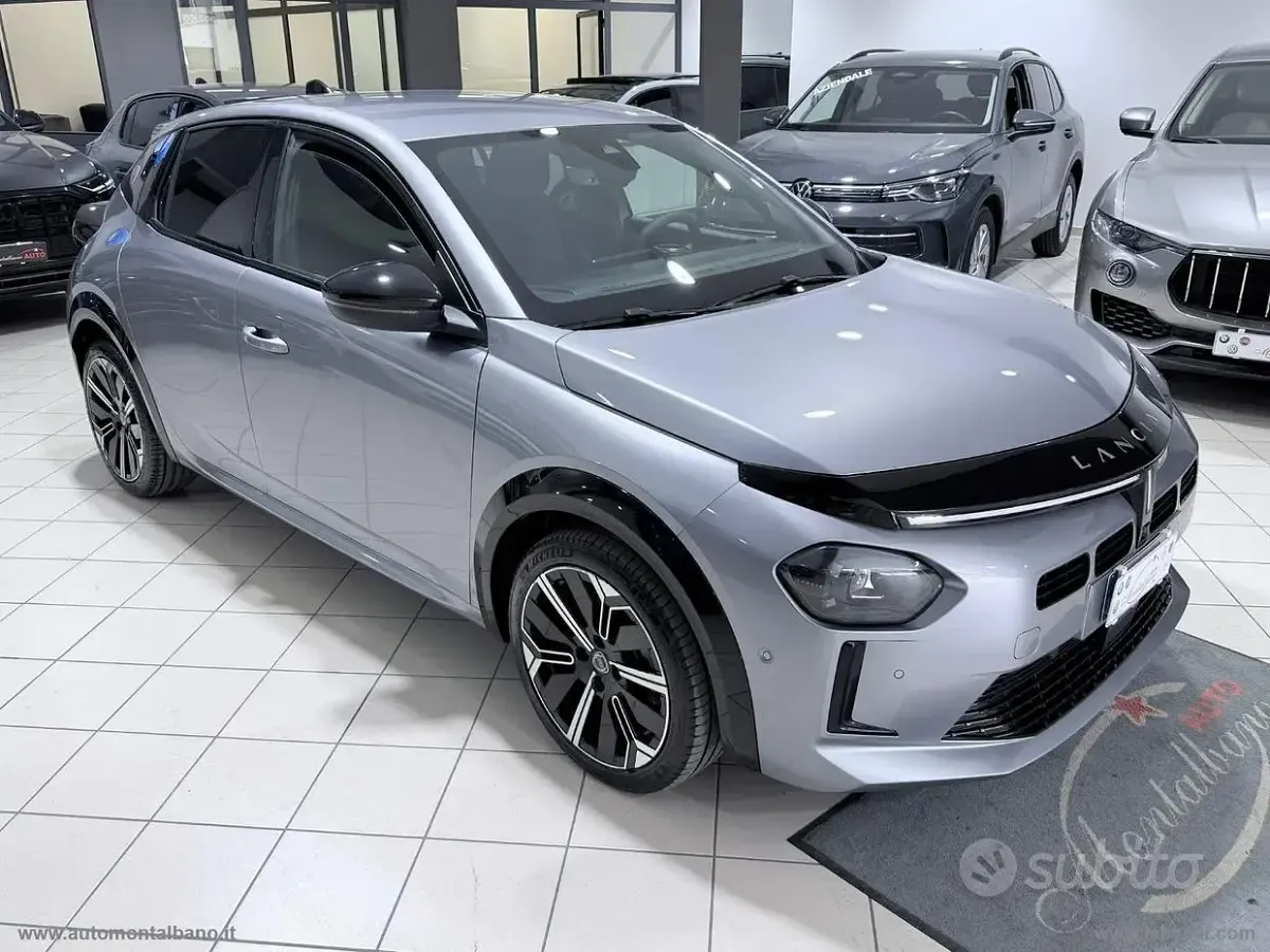 Usata Lancia Ypsilon 101 CV (74 kW) 2025 Grigio Utilitaria