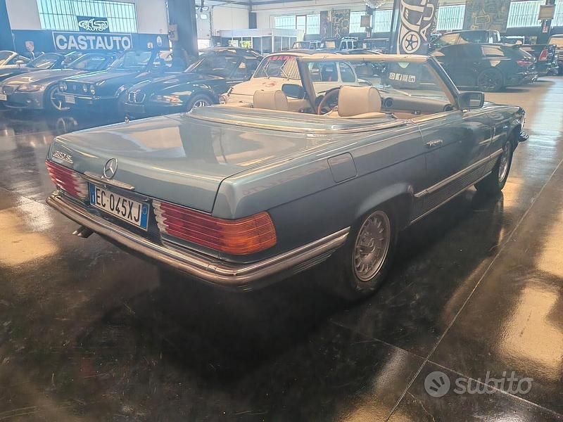 Usata Mercedes SL380 204 CV (150 kW) 1982 Verde Cabrio