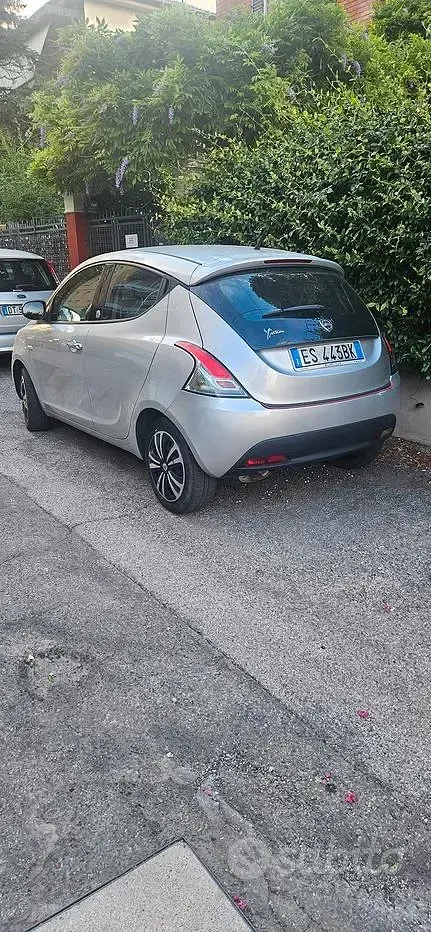 Usata Lancia Ypsilon Silver 69 CV (50 kW) 2013 Grigio Utilitaria