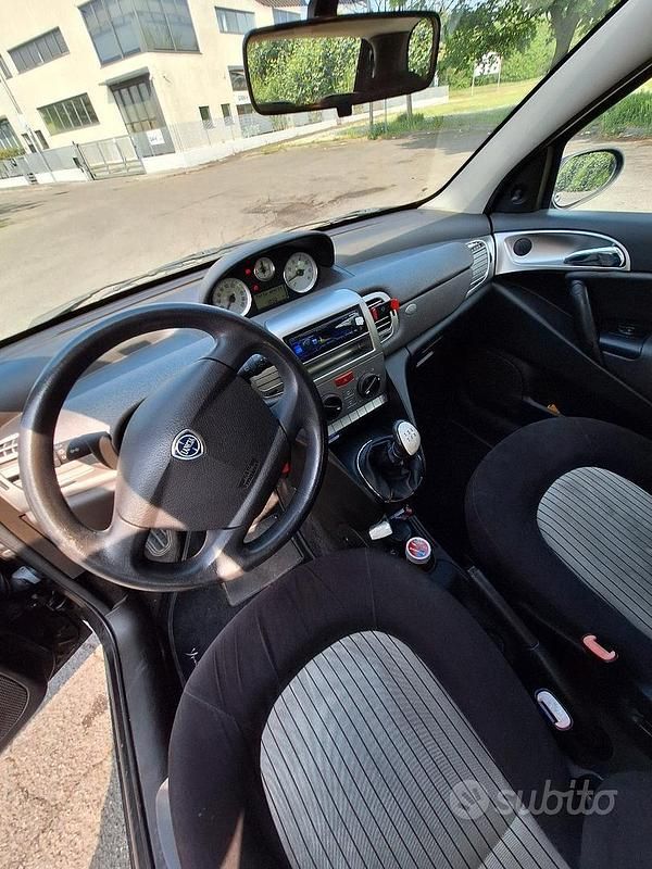 Usata Lancia Ypsilon 60 CV (44 kW) 2008 Nero Utilitaria