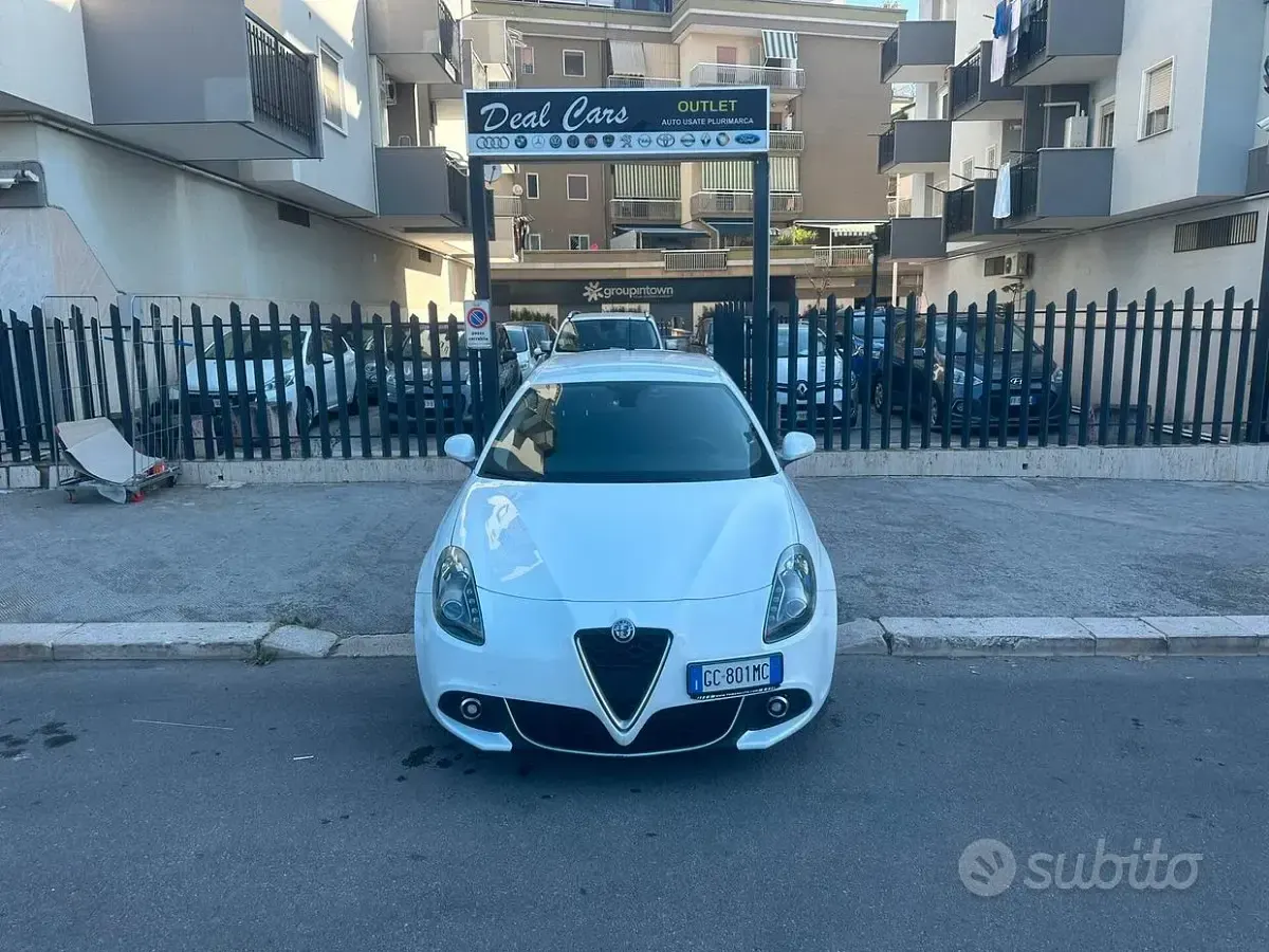 Usata Alfa Romeo Giulietta Super 120 CV (88 kW) 2020 Bianco Utilitaria
