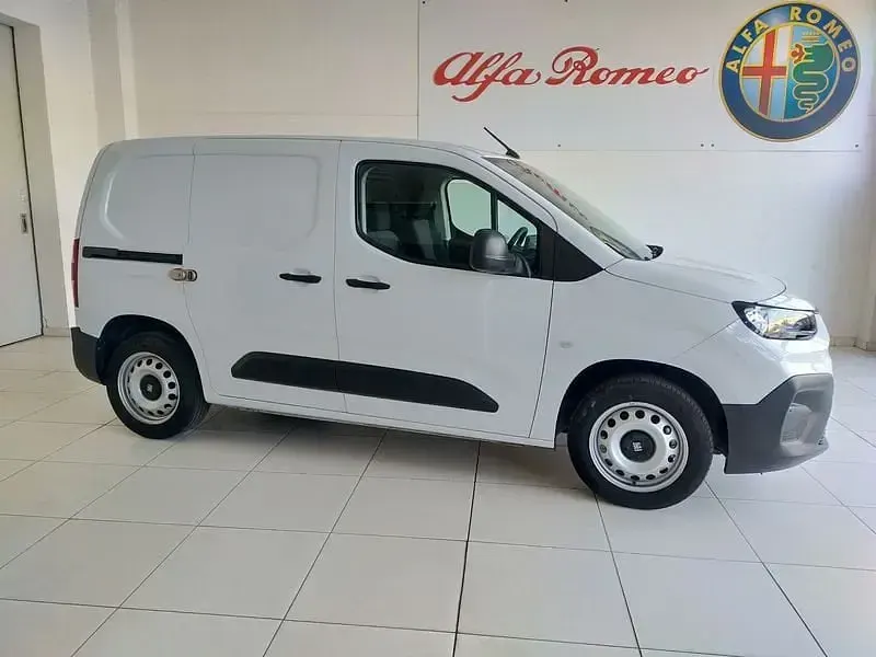 Usata Fiat Doblò 131 CV (96 kW) 2024 Bianco Monovolume