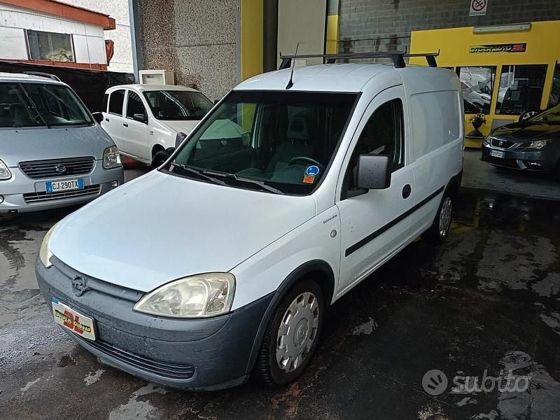 Bianco Usata 2010 Opel Combo Monovolume | 3500 € (Buon prezzo) - Immagine 1/4