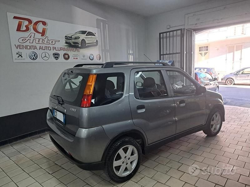 Usata Suzuki Ignis 93 CV (68 kW) 2005 Grigio Monovolume