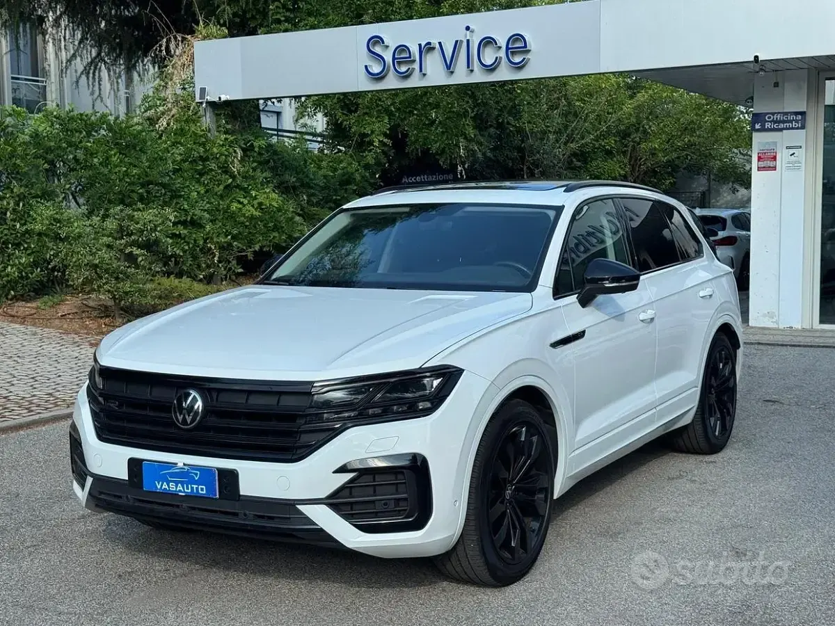 Usata VW Touareg R-line 231 CV (169 kW) 2023 Bianco SUV
