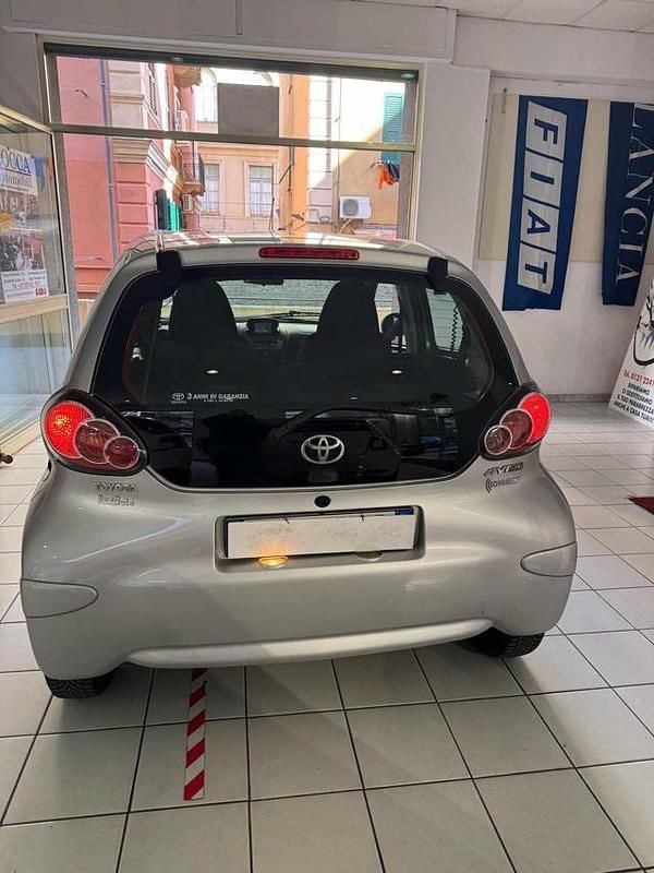 Usata Toyota Aygo Connect Style 2011 Argento Utilitaria