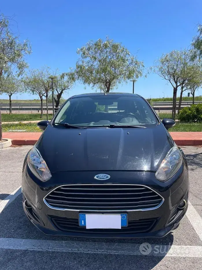 Usata Ford Fiesta Titanium 75 CV (55 kW) 2015 Nero Utilitaria