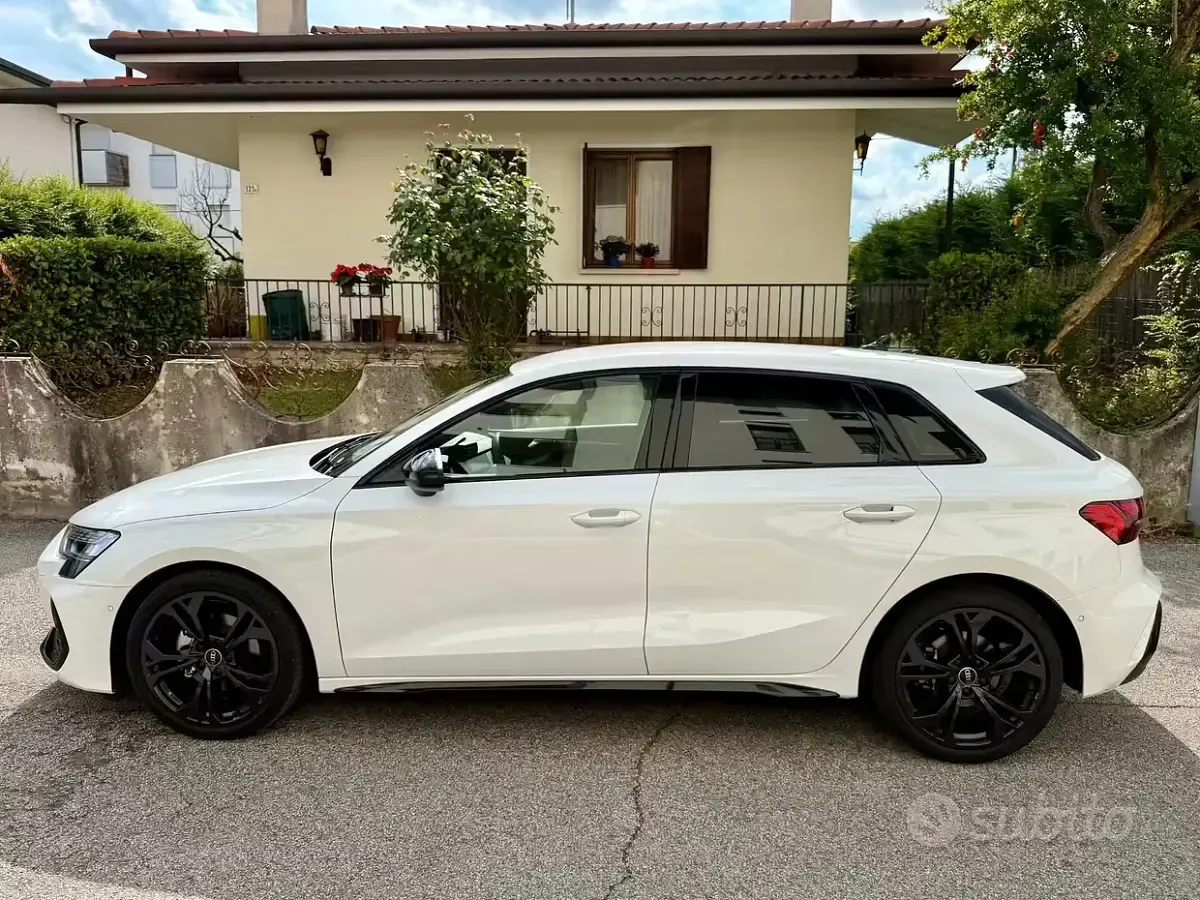 Usata Audi A3 S-Line 150 CV (110 kW) 2025 Bianco Berlina