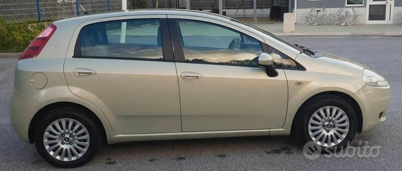Usata Fiat Grande Punto Active 75 CV (55 kW) 2006 Oro Utilitaria