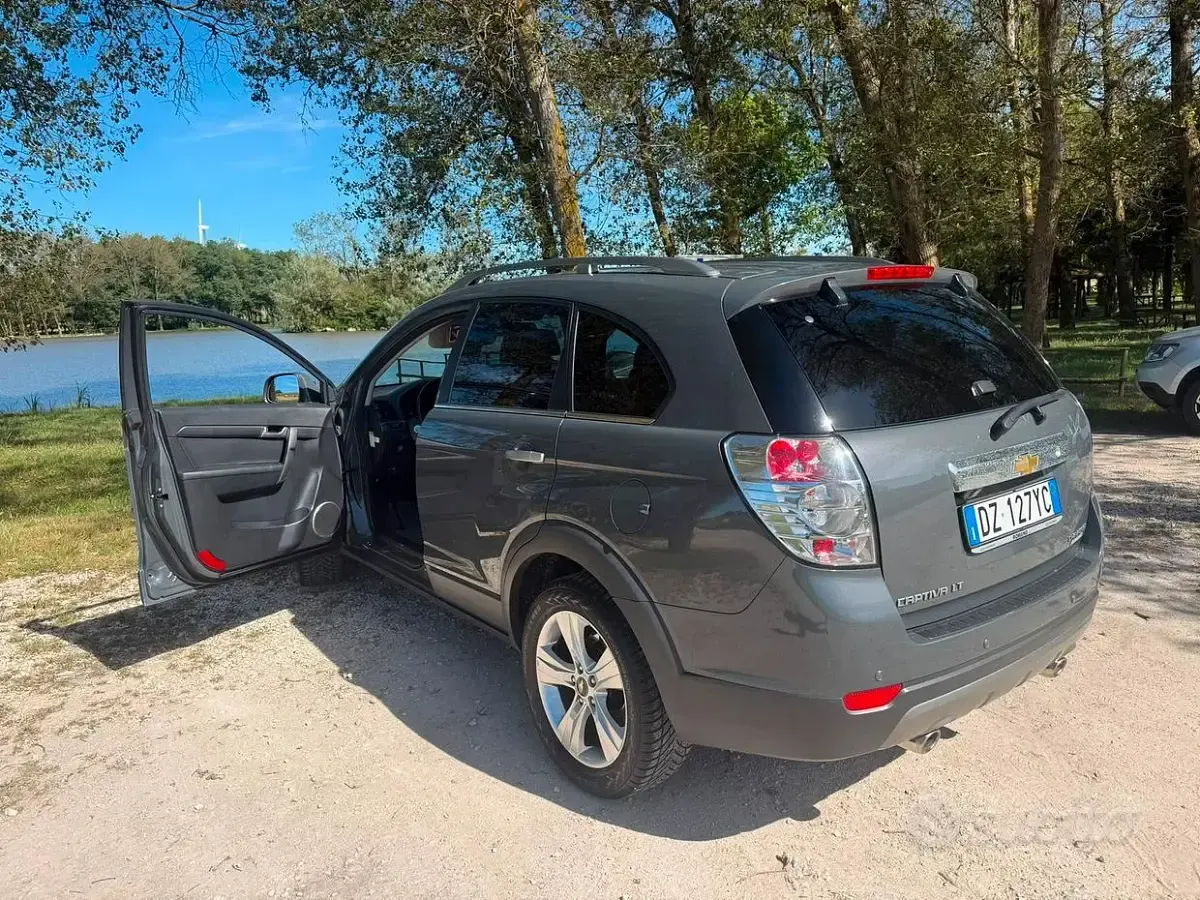 Usata Chevrolet Captiva 150 CV (110 kW) 2010 Grigio SUV