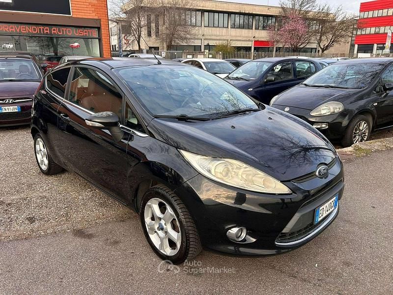 Usata Ford Fiesta Titanium 95 CV (69 kW) 2010 Nero Utilitaria
