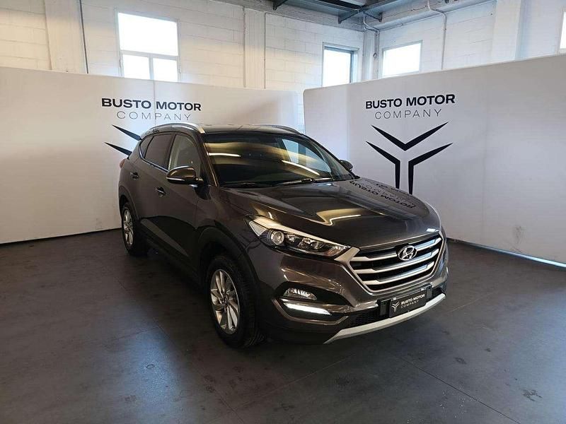 Grigio scuro / pastello Usata 2016 Hyundai Tucson Comfort SUV | 9900 € (Super prezzo) - Immagine 1/4