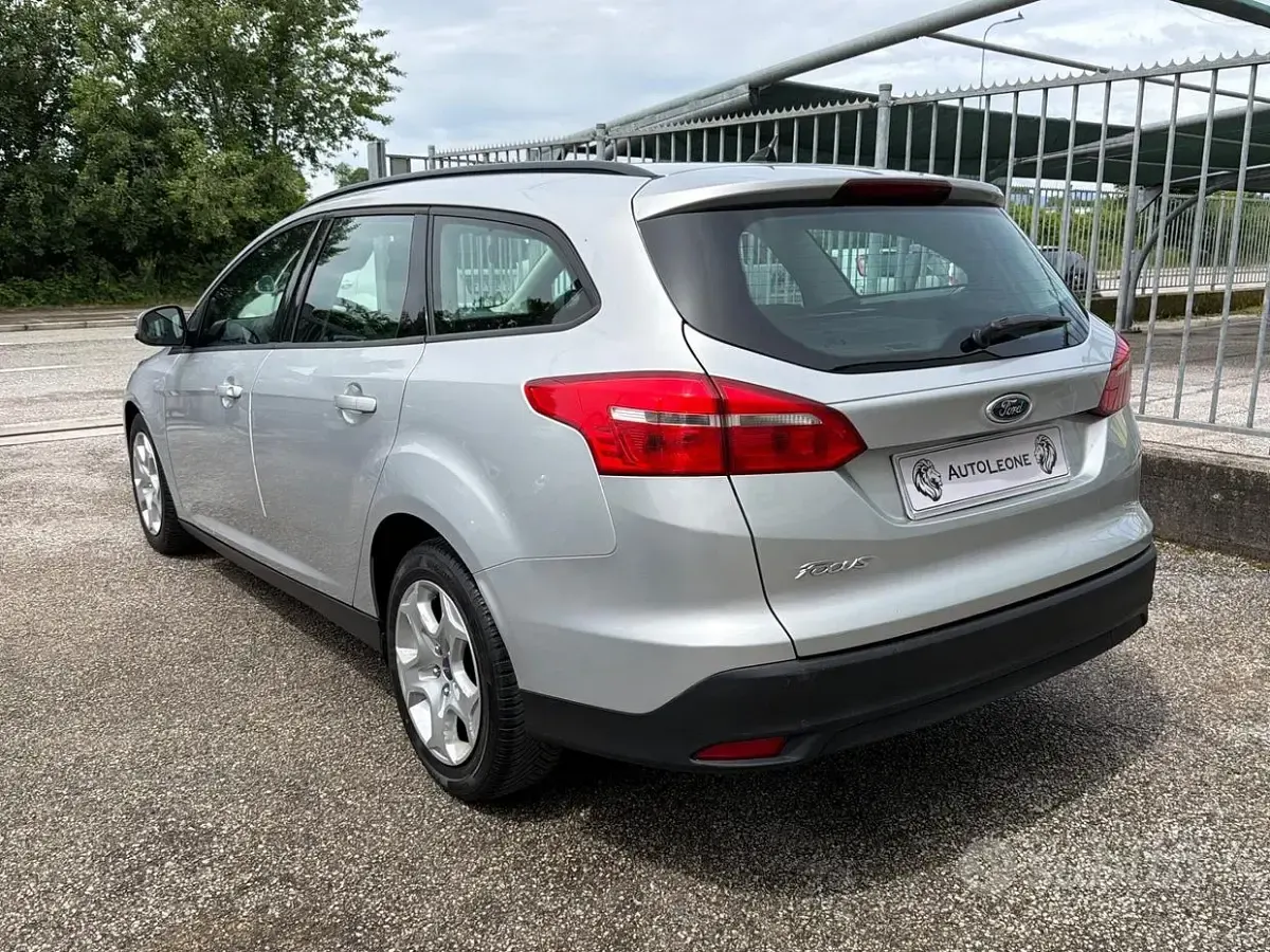 Usata Ford Focus 120 CV (88 kW) 2017 Grigio Station wagon