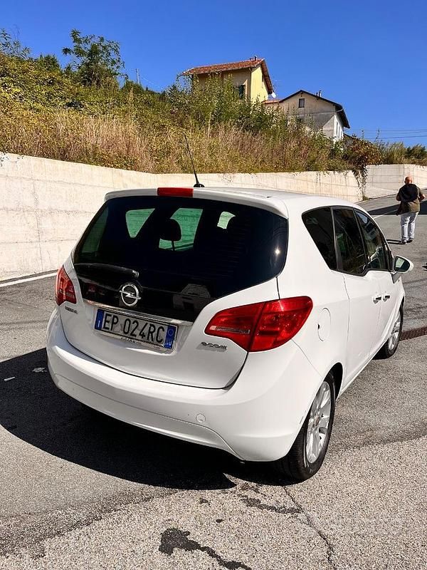 Usata Opel Meriva 95 CV (69 kW) 2012 Bianco Monovolume