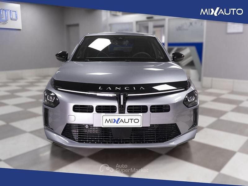 Usata Lancia Ypsilon 110 CV (80 kW) 2025 Grigio Utilitaria