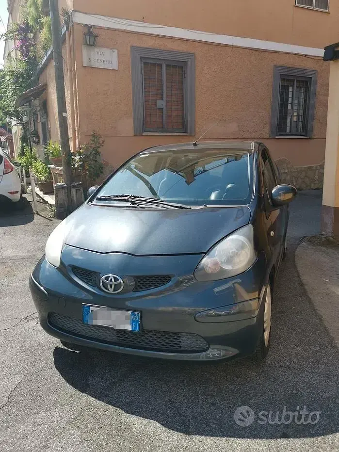 Usata Toyota Aygo 68 CV (50 kW) 2007 Grigio Utilitaria