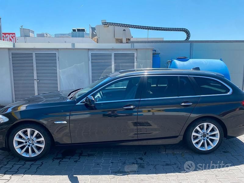 Usata BMW 520 184 CV (135 kW) 2011 Nero Station wagon