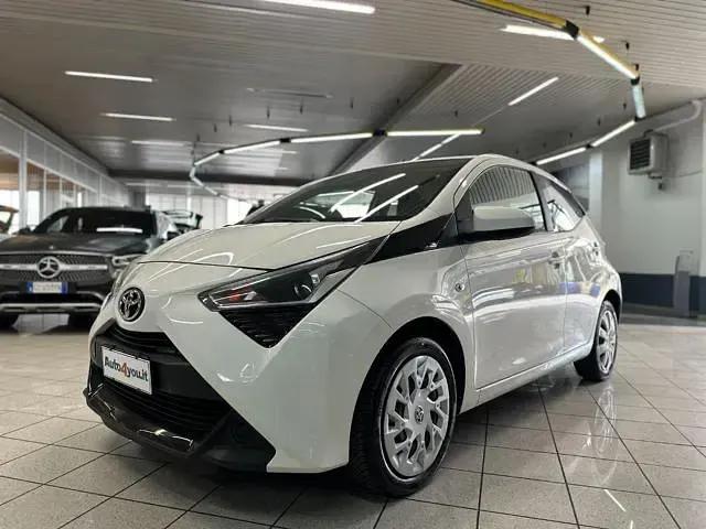 Begagnad Toyota Aygo 72 HK (52 kW) 2018 Vit Halvkombi