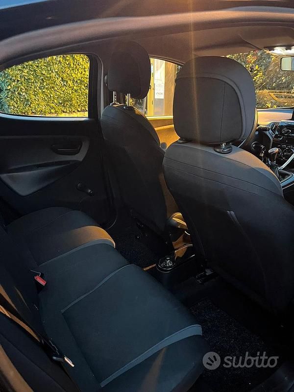 Usata Lancia Ypsilon 69 CV (50 kW) 2016 Nero Utilitaria