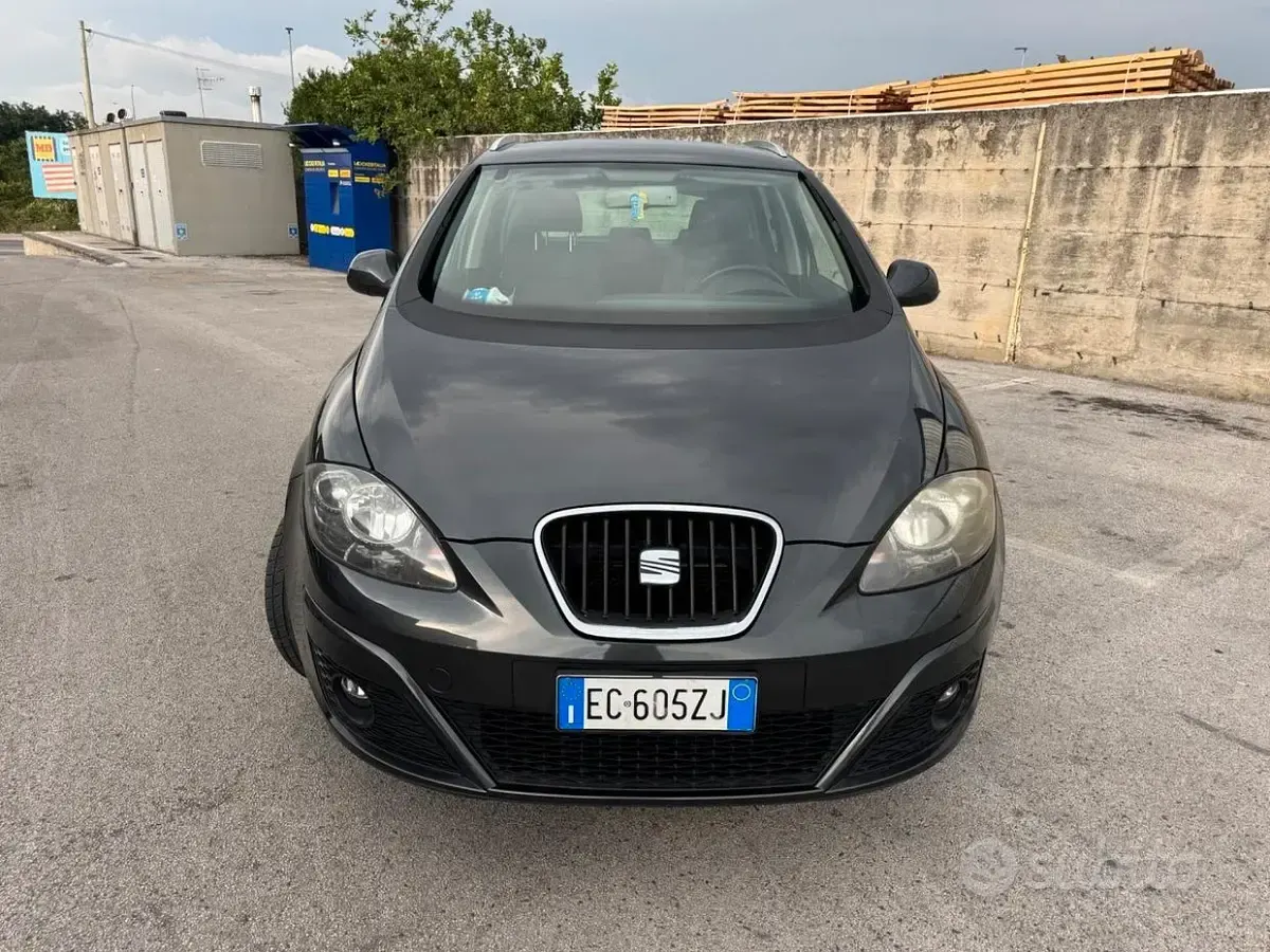 Usata Seat Altea XL Style 105 CV (77 kW) 2010 Grigio Monovolume
