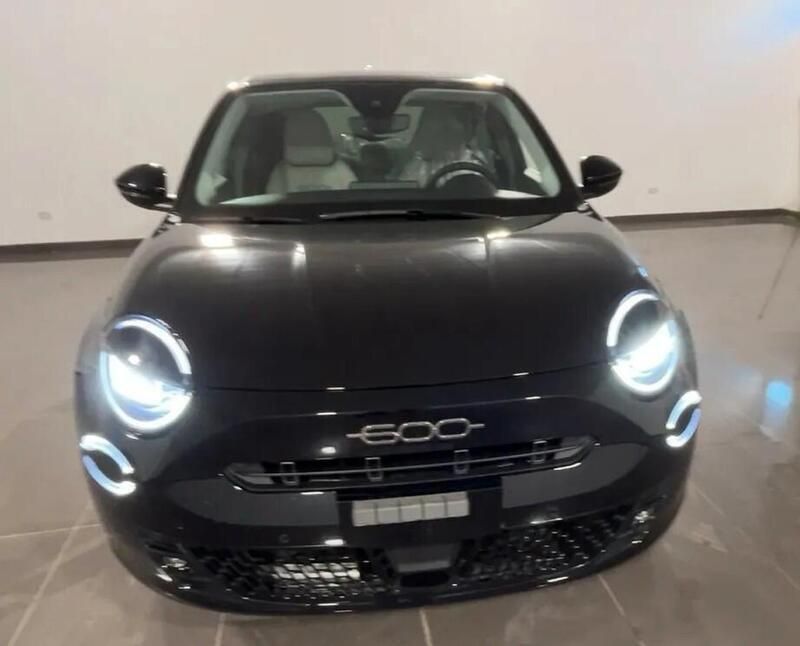 Nuova Fiat 600 La Prima 100 CV (73 kW) 2025 Nero SUV