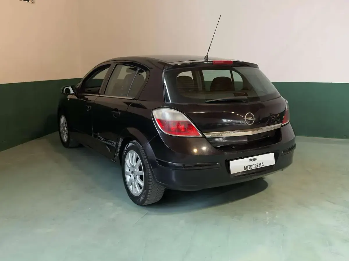 Usata Opel Astra Cosmo 101 CV (74 kW) 2005 Nero Berlina