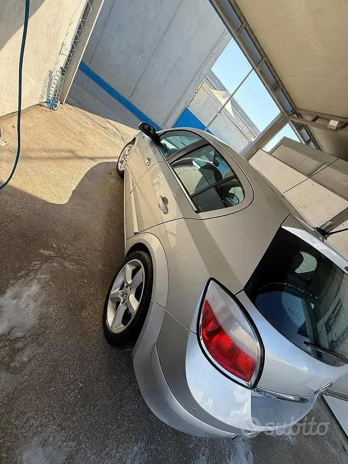 Usata Opel Astra 150 CV (110 kW) 2005 Grigio Berlina