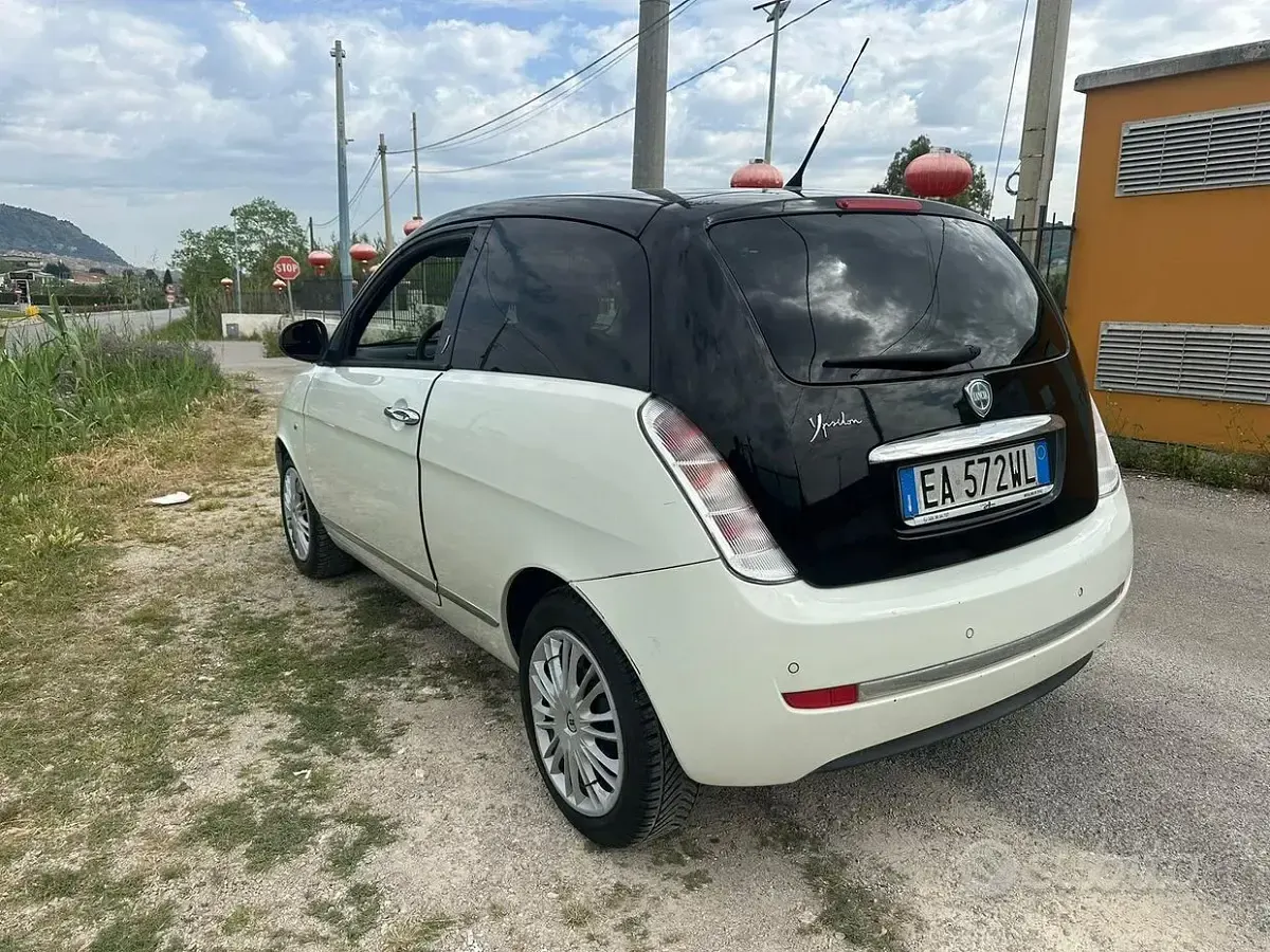 Usata Lancia Ypsilon 60 CV (44 kW) 2010 Utilitaria