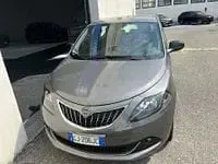 Käytetty Lancia Ypsilon Gold 69 HP (50 kW) 2022 Harmaa Viistoperä