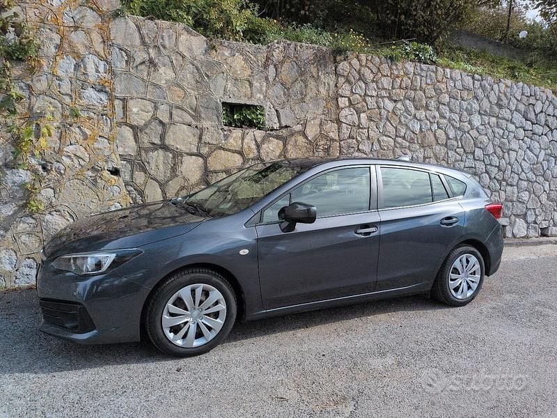 Usata Subaru Impreza 114 CV (83 kW) 2022 Grigio Berlina