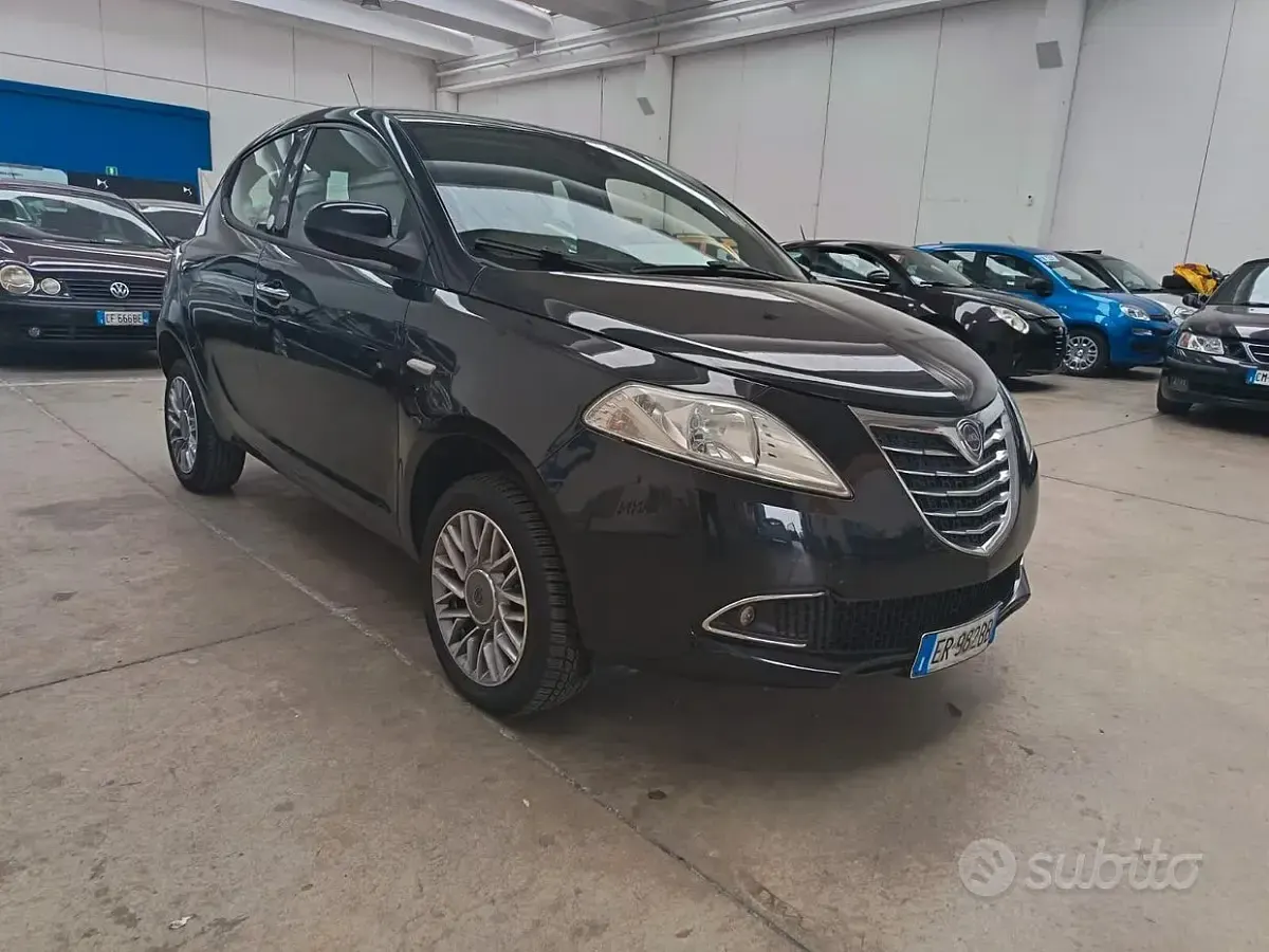 Usata Lancia Ypsilon 85 CV (62 kW) 2013 Nero Utilitaria