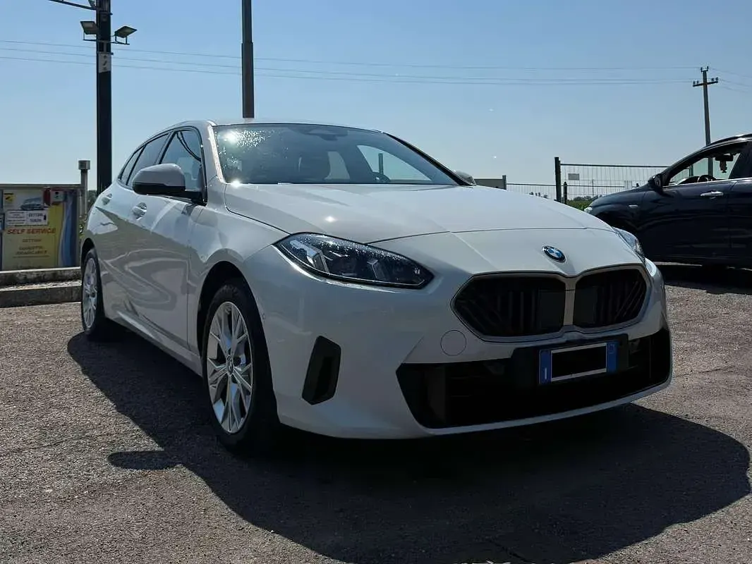 Usata BMW 116 Comfort Edition 122 CV (89 kW) 2025 Bianco Utilitaria