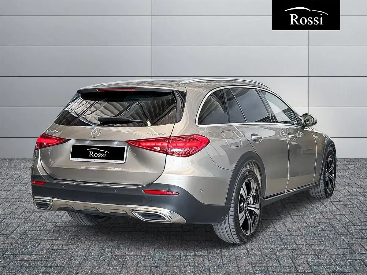 Usata Mercedes 220 Premium 197 CV (144 kW) 2023 Argento mojave Station wagon