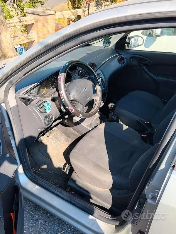 Usata Ford Focus 100 CV (73 kW) 2002 Grigio Berlina