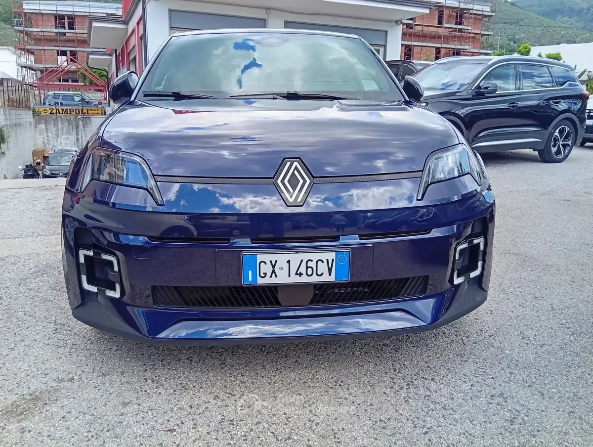 Usata Renault 5 E-Tech 77 kW (106 CV) 2024 Blu Berlina