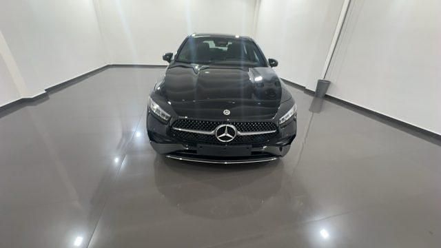 Usata Mercedes A180 AMG line 116 CV (85 kW) 2024 Nero Berlina