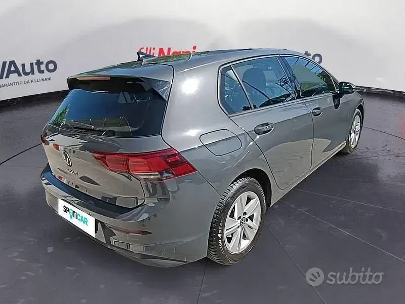 Usata VW Golf VIII Life 116 CV (85 kW) 2021 Grigio Berlina