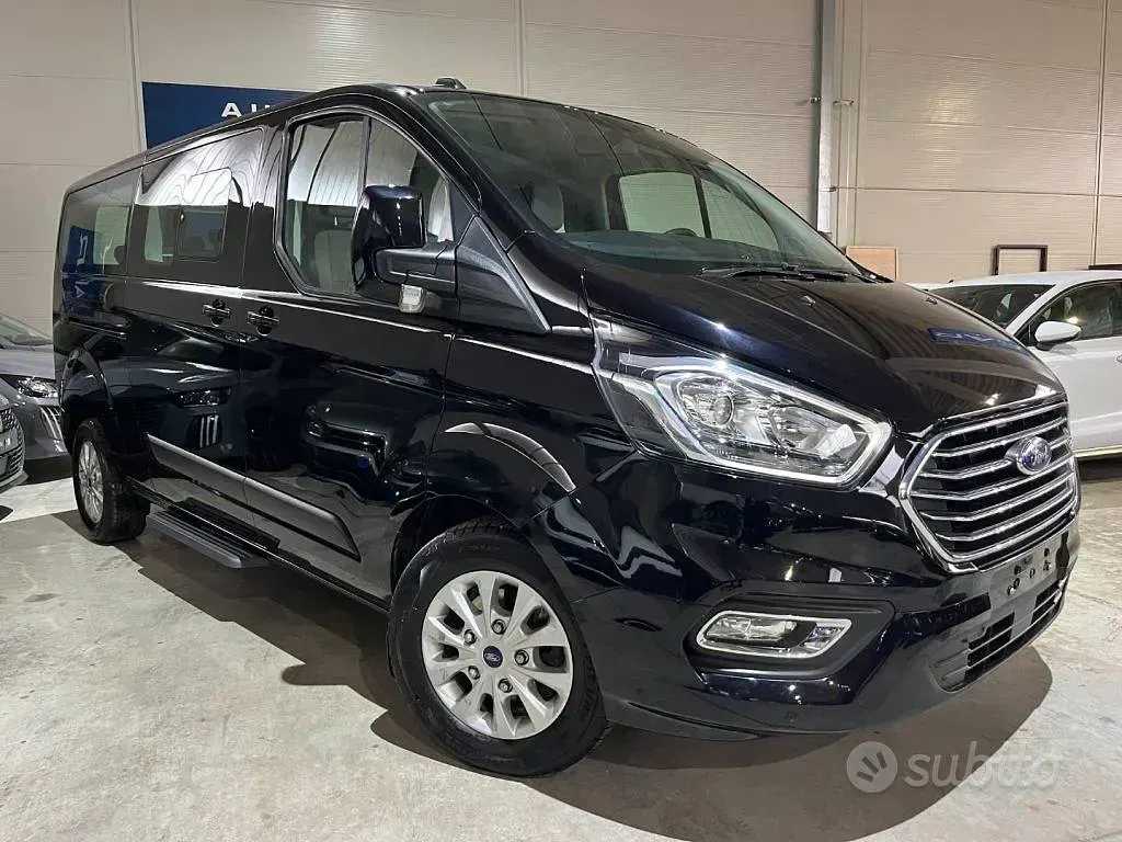 Usata Ford Transit Custom Titanium 150 CV (110 kW) 2023 Nero Monovolume