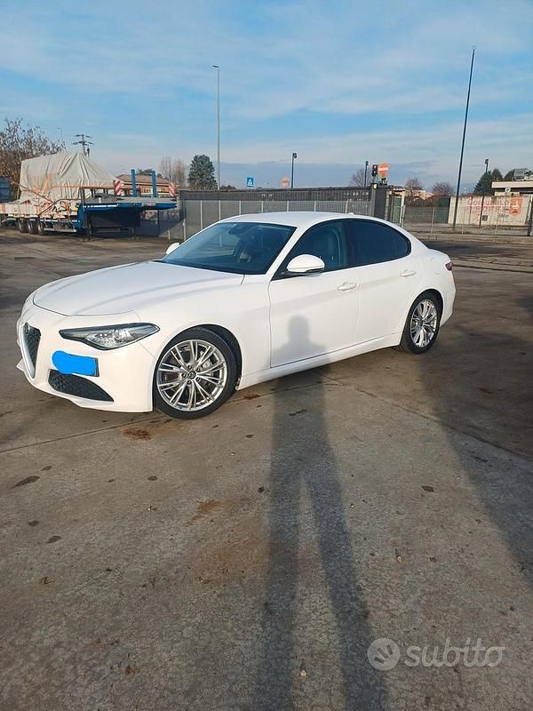 Usata Alfa Romeo Giulia 150 CV (110 kW) 2017 Bianco Berlina