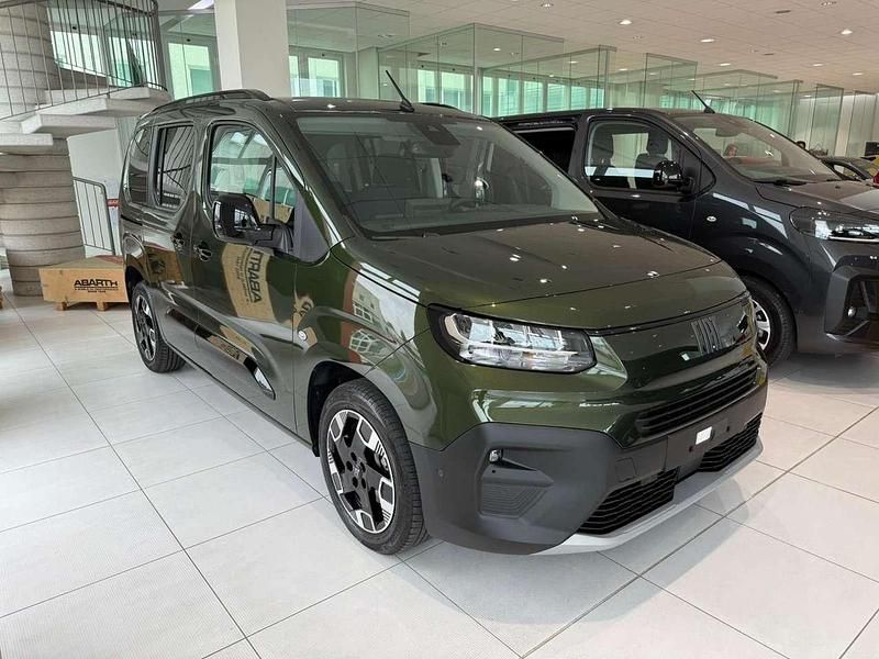 Verde Nuova 2025 Fiat Doblò Monovolume | 25.900 € - Immagine 1/4
