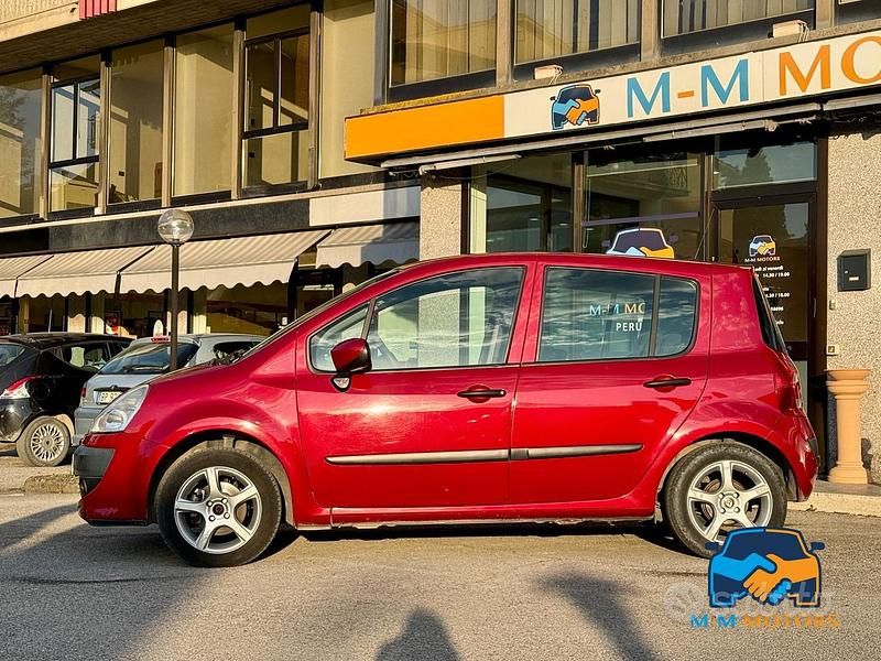 Usata Renault Modus Dynamique 75 CV (55 kW) 2008 Rosso Monovolume