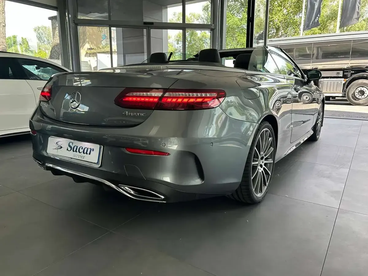 Usata Mercedes E220 Premium 194 CV (142 kW) 2021 Griglio selenite Cabrio